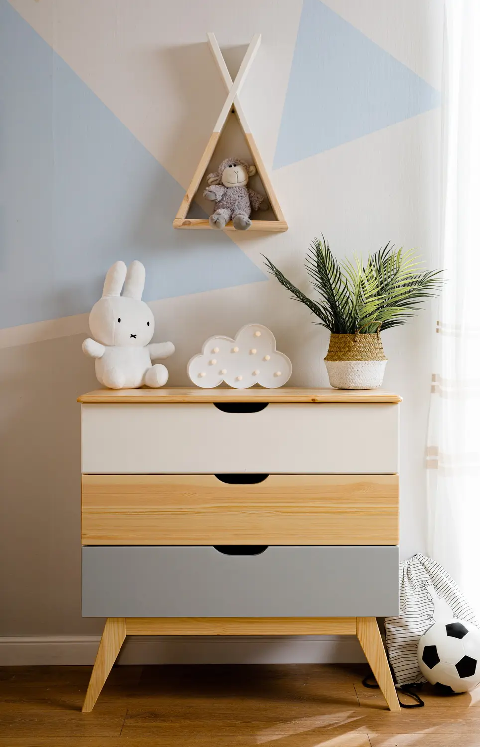 Полка белая из массива ТК №4