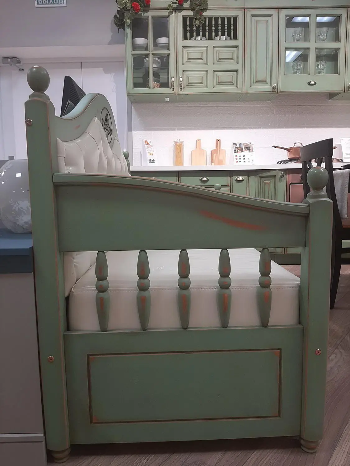 Диван Валенсия 2-15 с декор. вензелем на изголовье