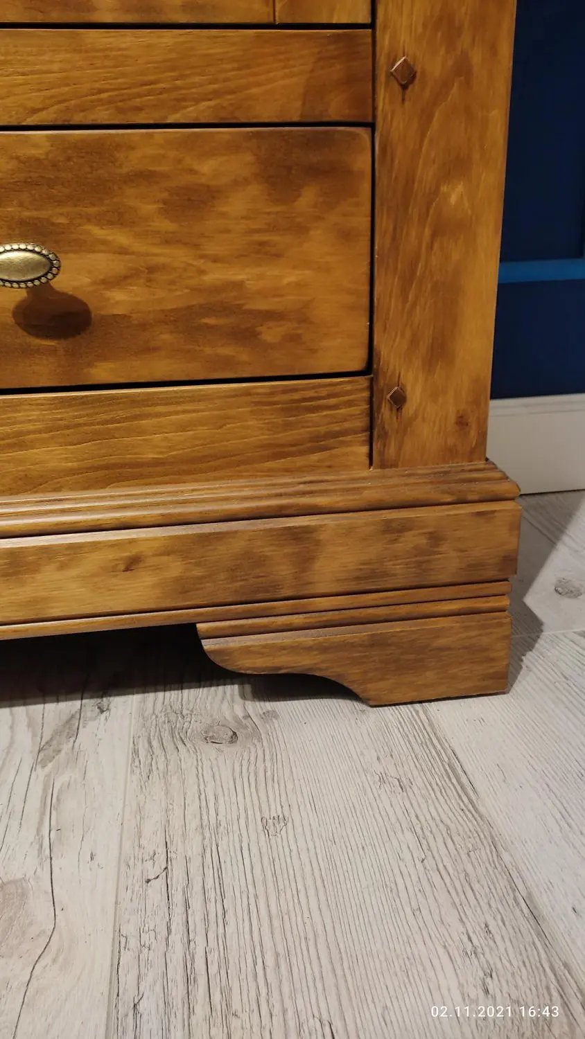 Шкаф с 2 ящиками дуб Луи Филипп с витриной ОВ 03