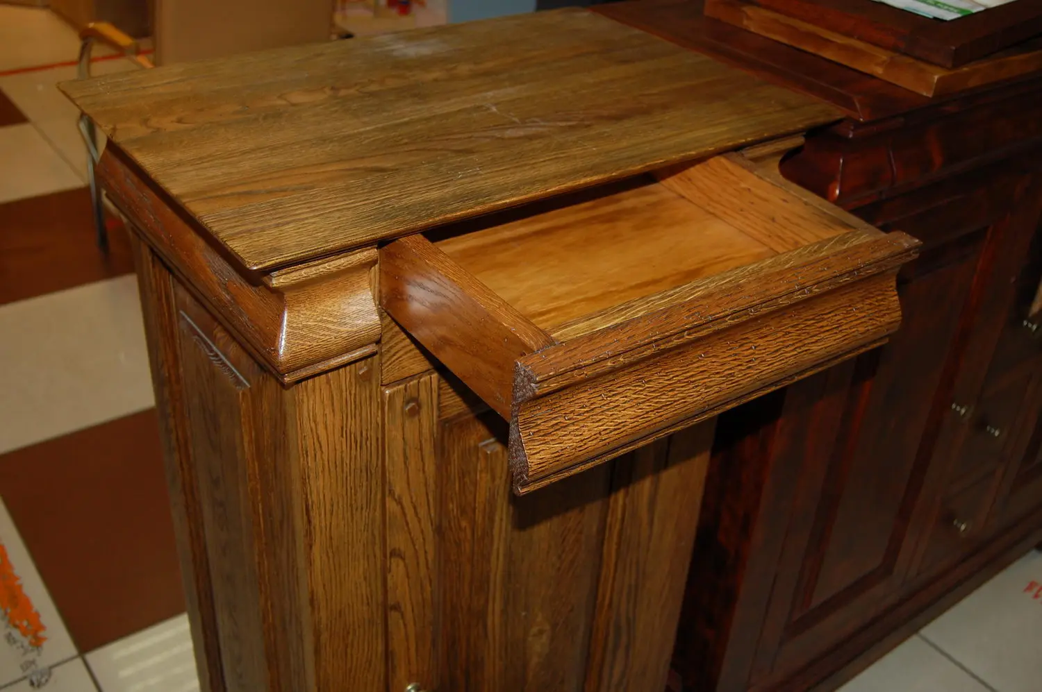 Комод массив с дверцей Луи Филипп ОВ 04 (массив)