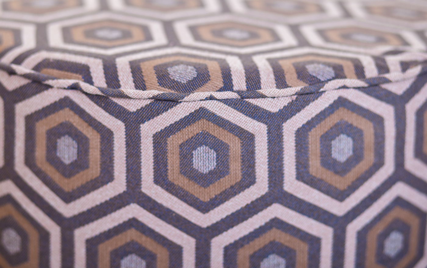 Дизайнерский пуф East