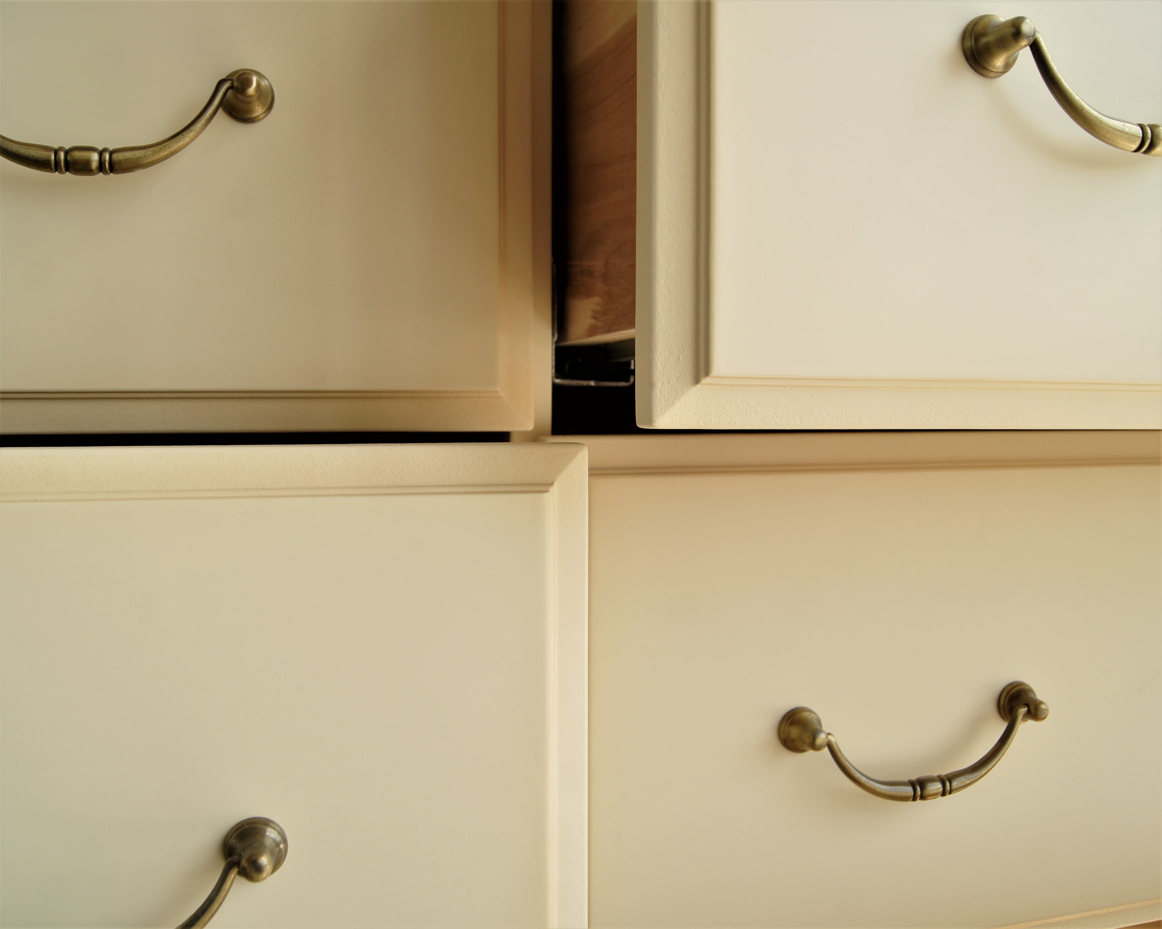 Комод массив «Leontina» на восемь ящиков