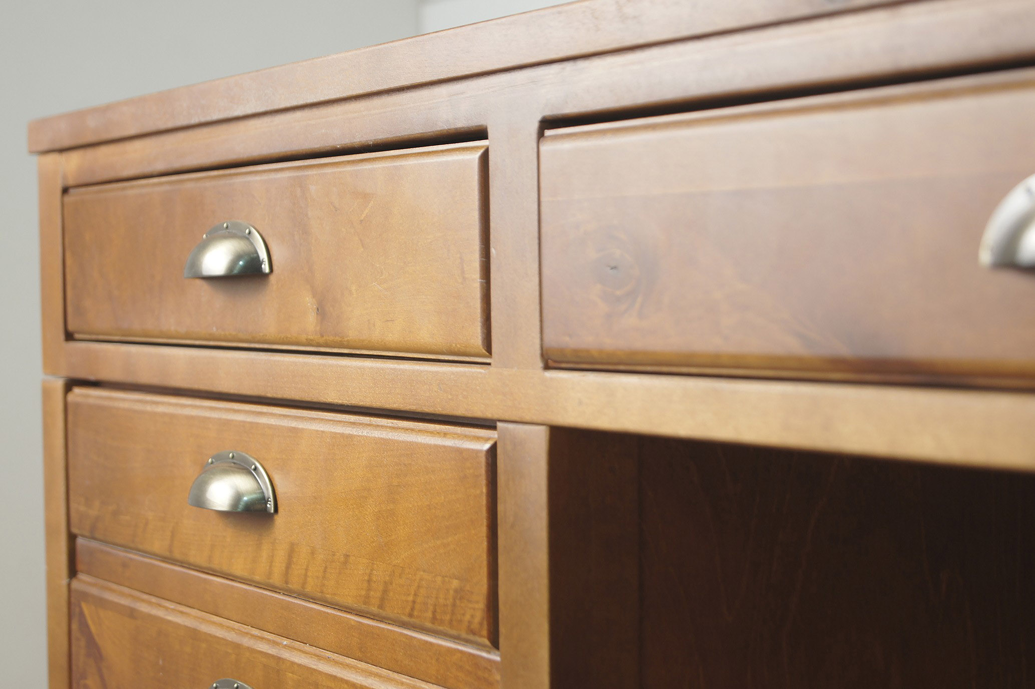   Рабочий письменный стол с ящиками «Gouache" в классическом стиле  