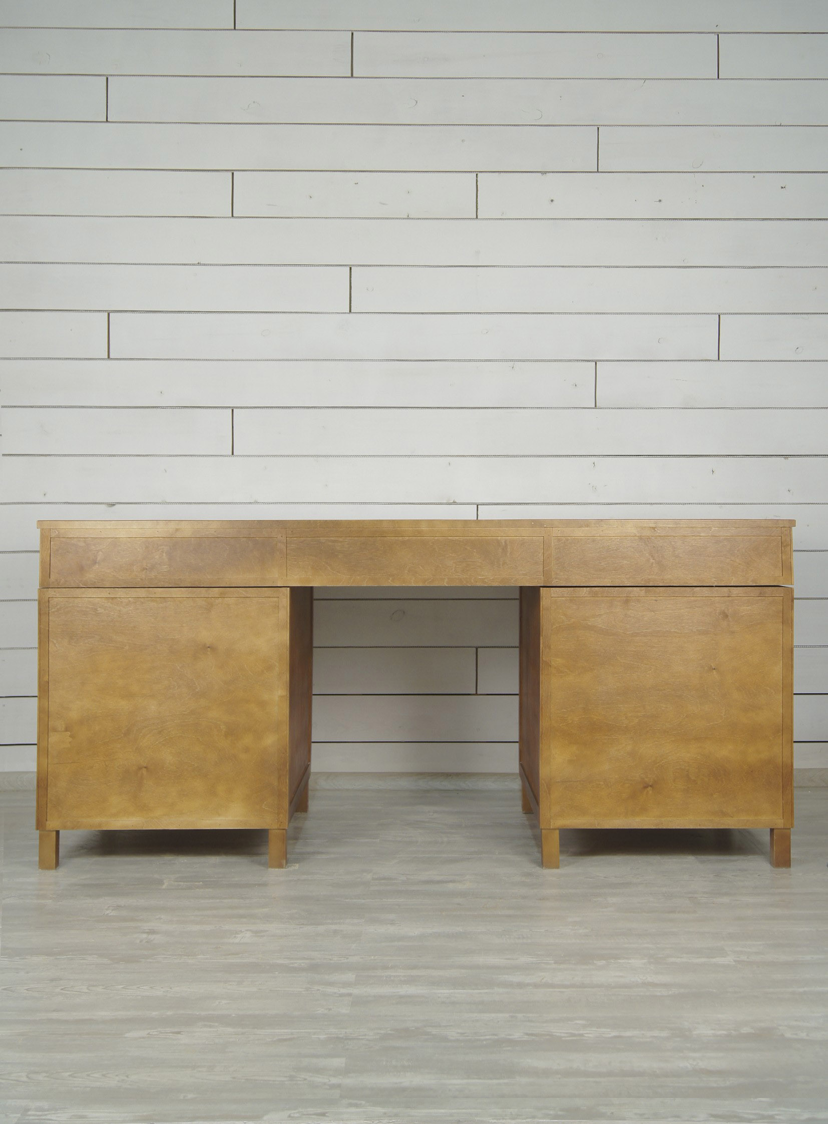 Рабочий стол с дверкой "Gouache"