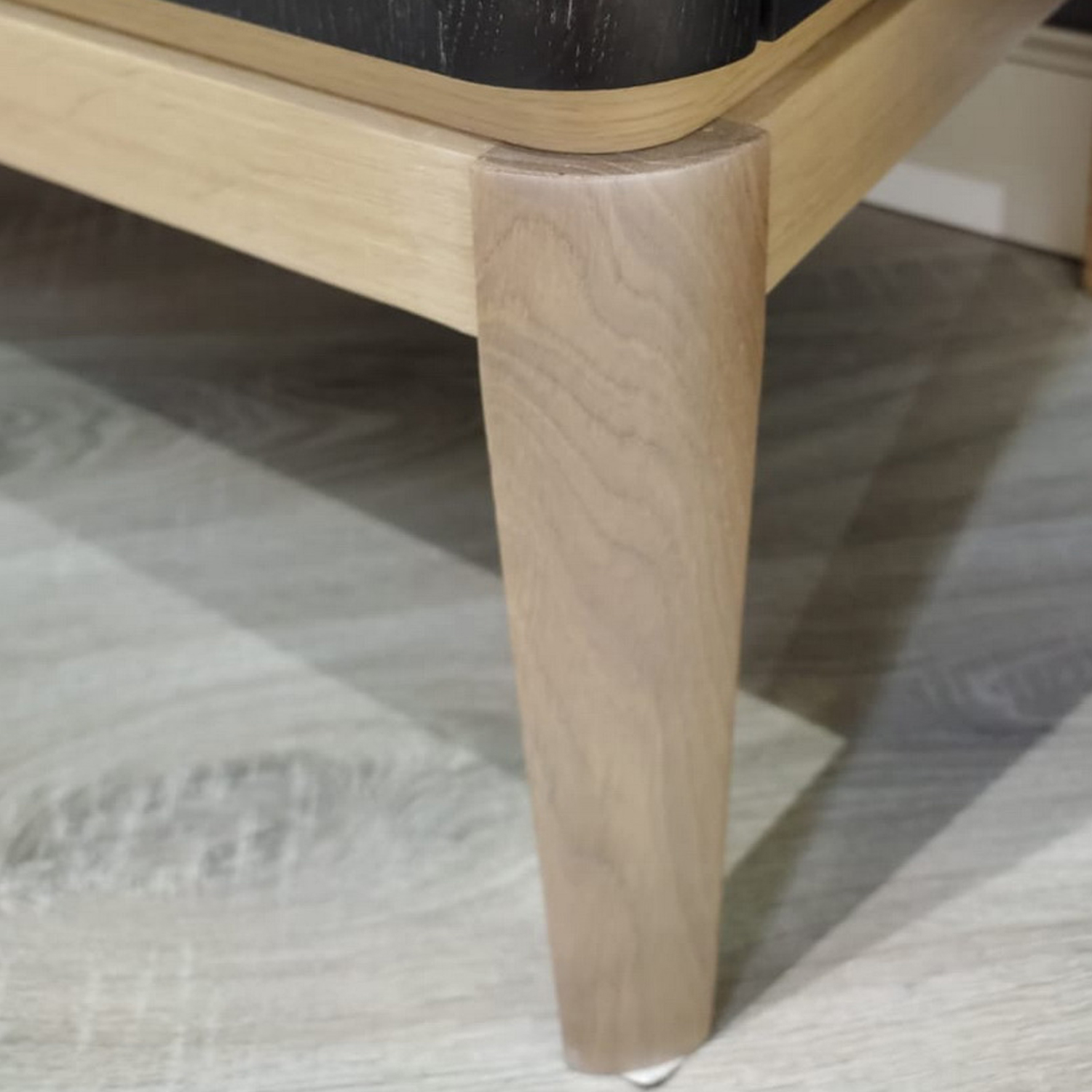 Комод с ящиками массив дуба чёрный ICON’S РВ 803 (выставочный образец)