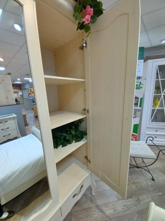 Шкаф 3 ящика ЛеБо 3-дверный с зеркалом