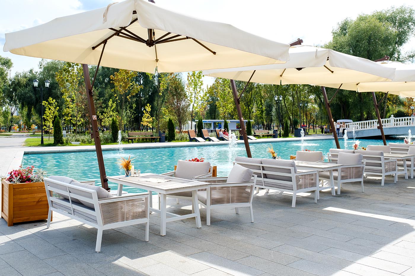 "Сан Ремо" диван 2-местный плетеный из роупа, каркас алюминий белый, роуп бежевый, ткань бежевая